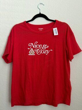 NWT Old Navy Women’s Medium Red Nice & Cozy Christmas Graphic T-Shirt.   (G)